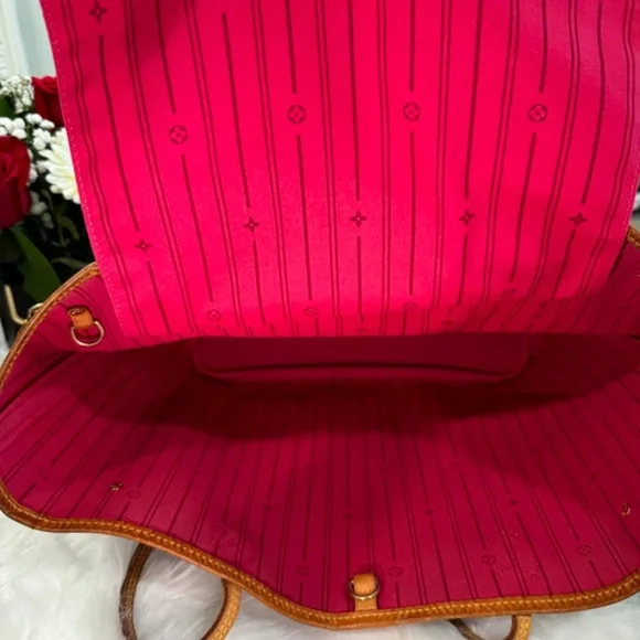 Louis Vuitton Neverfull MM - Picture 7 of 16